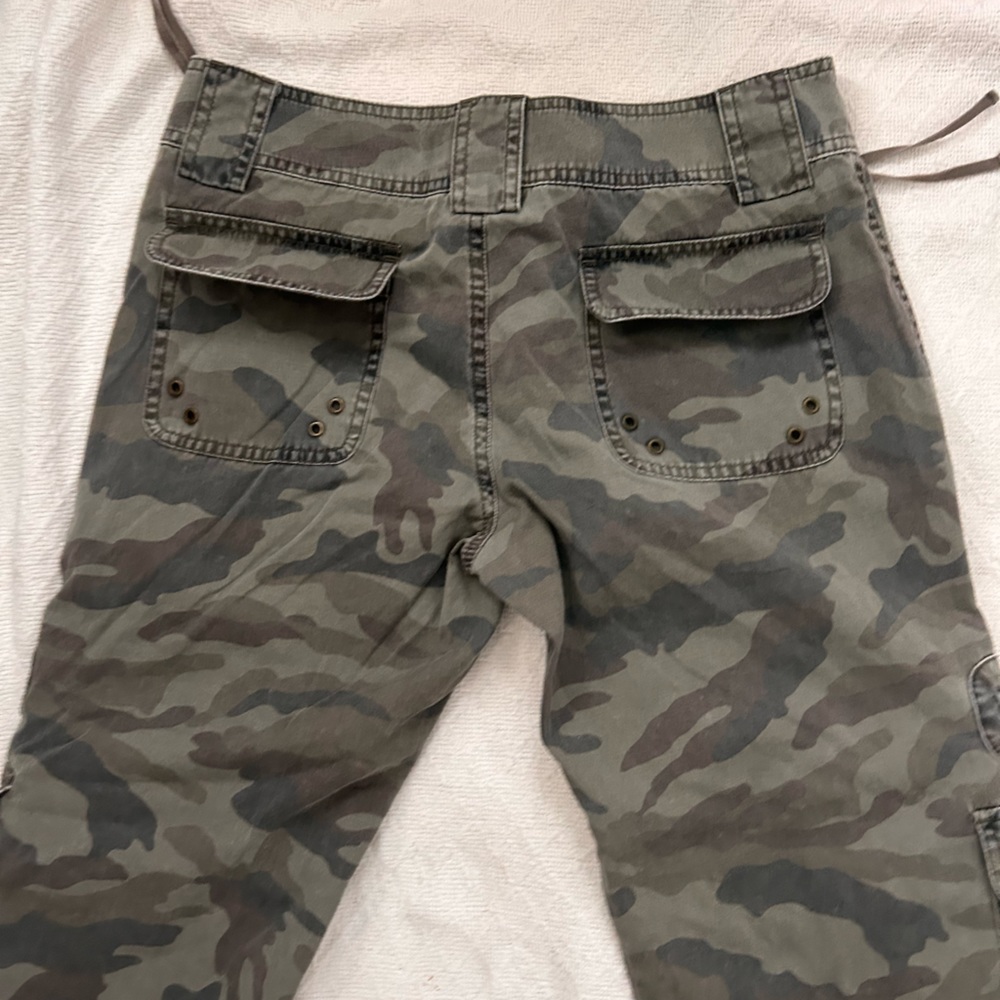 Juicy Couture Cargo Capri - Picture 3 of 11